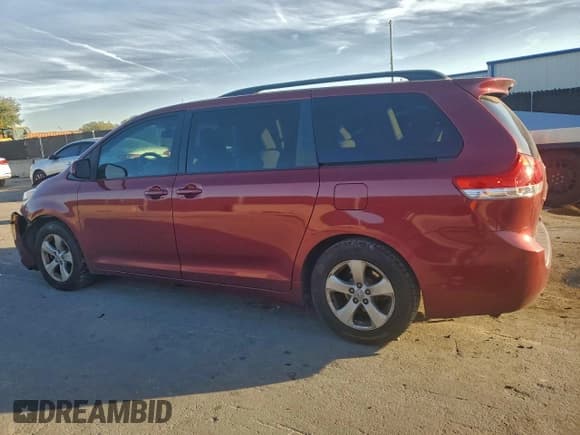 ✅ 2012 Toyota Sienna LE • VIN: 5TDKK3DC2CS193746 • Lot: 95155755. Wystawiony na Copart z przebiegiem 178 176 mil. Bezpłatny archiwum sprzedaży aukcyjnych z USA i szczegółowy raport historii pojazdu na DreamBid. Zdjęcie 2.