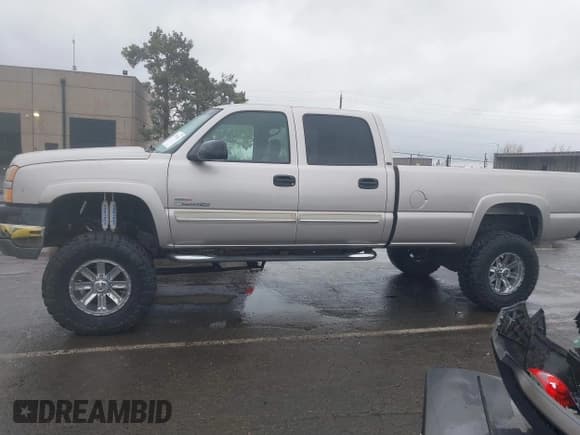 ✅ 2005 Chevrolet Silverado 2500HD LT • VIN: 1GCHK23275F916541 • Lot: 41798766. Wystawiony na IAAI z przebiegiem 80 169 mil. Bezpłatny archiwum sprzedaży aukcyjnych z USA i szczegółowy raport historii pojazdu na DreamBid. Zdjęcie 14.