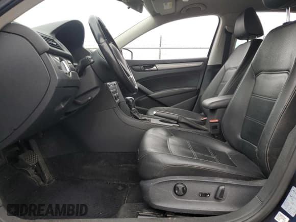 ✅ 2014 Volkswagen Passat S • VIN: 1VWAT7A38EC063718 • Lot: 86161495. Listed on Copart with 136,433 mi. Free auction sales archive from the USA and detailed vehicle history report at DreamBid. Image 7.