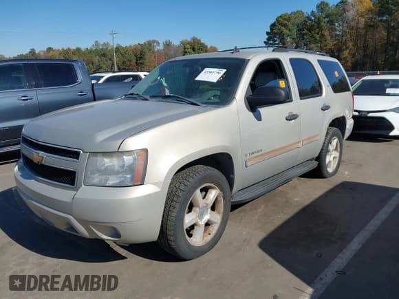 ✅ 2007 Chevrolet Tahoe LT • VIN: 1GNFK13037R100001 • Лот: 43585790. Опубликован ранее на IAAI с пробегом 196 067 миль. Бесплатный доступ к архиву аукционных продаж из США и подробный отчёт об истории автомобиля на DreamBid. Изображение 2.