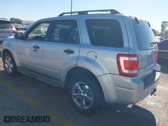 ✅ 2011 Ford Escape XLT • VIN: 1FMCU9DG5BKB24720 • Лот: 43909682. Опубликован ранее на IAAI с пробегом 268 177 миль. Бесплатный доступ к архиву аукционных продаж из США и подробный отчёт об истории автомобиля на DreamBid. Изображение 3.