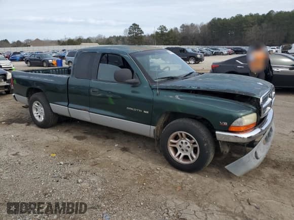 ✅ 2000 Dodge Dakota • VIN: 1B7GL22XXYS538989 • Lot: 88559015. Wystawiony na Copart z przebiegiem 317 714 mil. Bezpłatny archiwum sprzedaży aukcyjnych z USA i szczegółowy raport historii pojazdu na DreamBid. Zdjęcie 4.