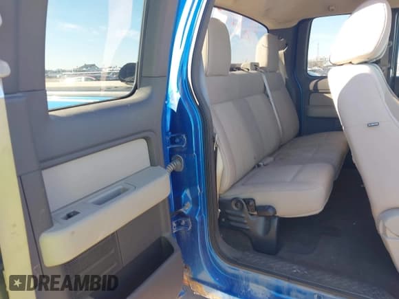 ✅ 2010 Ford F-150 XL • VIN: 1FTFX1EV4AKE16414 • Lot: 43604545. Wystawiony na IAAI z przebiegiem 127 826 mil. Bezpłatny archiwum sprzedaży aukcyjnych z USA i szczegółowy raport historii pojazdu na DreamBid. Zdjęcie 8.