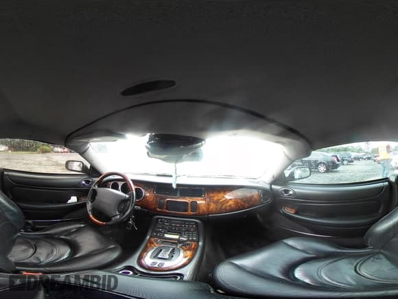 ✅ 2005 Jaguar XK • VIN: SAJDA42B253A42460 • Lot: 42371183. Wystawiony na IAAI z przebiegiem 118 104 mil. Bezpłatny archiwum sprzedaży aukcyjnych z USA i szczegółowy raport historii pojazdu na DreamBid. Zdjęcie 18.