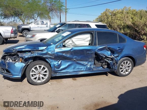 ✅ 2015 Volkswagen Jetta SE • VIN: 3VWD17AJ5FM257947 • Lot: 42288711. Listed on IAAI with 139,800 mi. Free auction sales archive from the USA and detailed vehicle history report at DreamBid. Image 13.