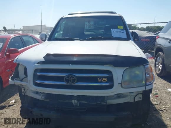✅ 2002 Toyota Sequoia Limited • VIN: 5TDZT38AX2S075799 • Lot: 42051664. Listed on IAAI with 299,083 mi. Free auction sales archive from the USA and detailed vehicle history report at DreamBid. Image 6.