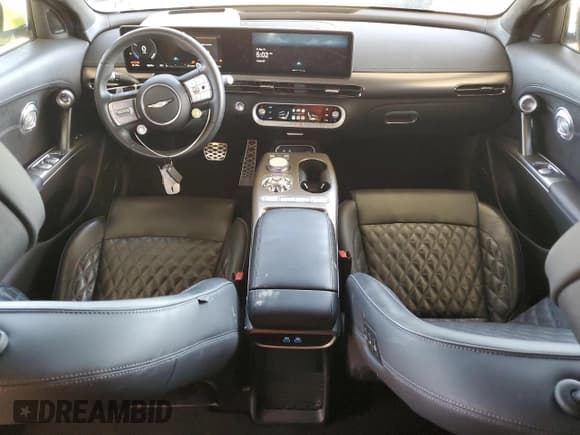 ✅ 2023 Genesis GV60 Performance • VIN: KMUKEDTB4PU016300 • Lot: 71667474. Wystawiony na Copart z przebiegiem 13 226 mil. Bezpłatny archiwum sprzedaży aukcyjnych z USA i szczegółowy raport historii pojazdu na DreamBid. Zdjęcie 8.