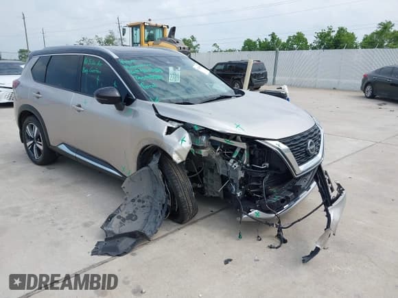 ✅ 2023 Nissan Rogue Platinum • VIN: JN8BT3DD5PW321042 • Lot: 42111590. Wystawiony na IAAI z przebiegiem 20 834 mil. Bezpłatny archiwum sprzedaży aukcyjnych z USA i szczegółowy raport historii pojazdu na DreamBid. Zdjęcie 1.