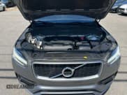 ✅ 2019 Volvo XC90 R-Design • VIN: YV4A22PM9K1440828 • Lot: 58994785. Wystawiony na Copart z przebiegiem 153 481 mil. Bezpłatny archiwum sprzedaży aukcyjnych z USA i szczegółowy raport historii pojazdu na DreamBid. Zdjęcie 8.