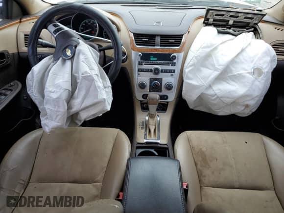 2012 Chevrolet Malibu 2LT z VIN 1G1ZD5E05CF383249, wystawiony jako Copart lot #68047944 z przebiegiem 139 234 mil mil oraz Czysty tytuł • Clean title. Historia ofert i sprzedaży dostępna na DreamBid. Obrazek 8.