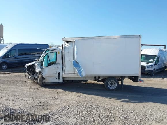 ✅ 2022 Ford Transit • VIN: 1FDBF6Z86NKA40450 • Lot: 41768046. Wystawiony na IAAI z przebiegiem Nie podano. Bezpłatny archiwum sprzedaży aukcyjnych z USA i szczegółowy raport historii pojazdu na DreamBid. Zdjęcie 14.