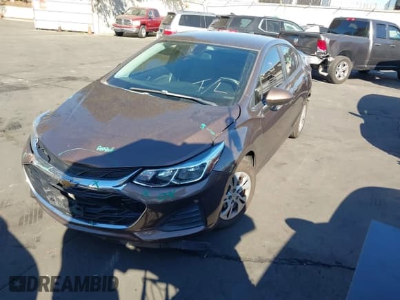 ✅ 2019 Chevrolet Cruze LS • VIN: 1G1BC5SMXK7126656 • Lot: 43546090. Listed on IAAI with 87,531 mi. Free auction sales archive from the USA and detailed vehicle history report at DreamBid. Image 2.