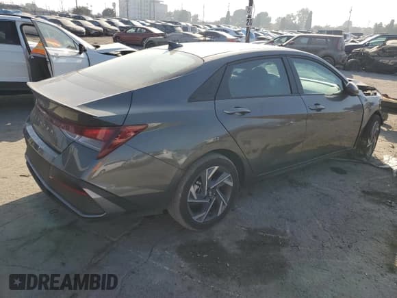 ✅ 2025 Hyundai Elantra SEL Sport • VIN: KMHLM4DG0SU927989 • Lot: 81046305. Listed on Copart with 9,734 mi. Free auction sales archive from the USA and detailed vehicle history report at DreamBid. Image 3.