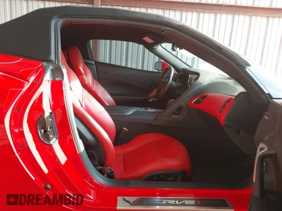 2014 Chevrolet Corvette Z51 3LT z VIN 1G1YM3D76E5135289, wystawiony jako IAAI lot #42313816 z przebiegiem Nie podano mil oraz . Historia ofert i sprzedaży dostępna na DreamBid. Obrazek 5.