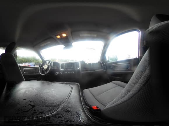 2024 Ram 1500 SLT z VIN 1C6RR6GG7RS122639, wystawiony jako IAAI lot #42777473 z przebiegiem 46 397 mil mil oraz . Historia ofert i sprzedaży dostępna na DreamBid. Obrazek 18.