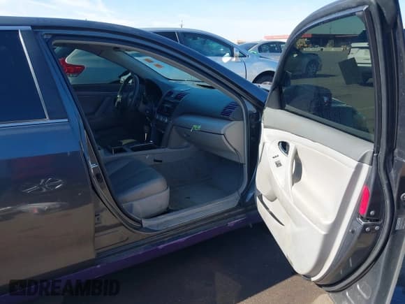 ✅ 2011 Toyota Camry LE • VIN: 4T1BF3EK8BU759358 • Лот: 43674373. Опубликован ранее на IAAI с пробегом 100 376 миль. Бесплатный доступ к архиву аукционных продаж из США и подробный отчёт об истории автомобиля на DreamBid. Изображение 5.