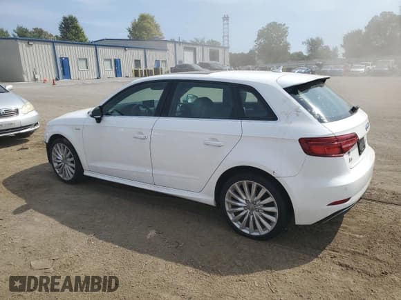 ✅ 2017 Audi A3 e-tron Sportback Premium Plus • VIN: WAUTPBFF2HA103620 • Lot: 80679375. Wystawiony na Copart z przebiegiem 80 912 mil. Bezpłatny archiwum sprzedaży aukcyjnych z USA i szczegółowy raport historii pojazdu na DreamBid. Zdjęcie 2.