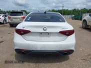 ✅ 2018 Alfa Romeo Giulia Ti Sport • VIN: ZARFAEEN8J7583814 • Лот: 42355186. Опубликован ранее на IAAI с пробегом Не указан. Бесплатный доступ к архиву аукционных продаж из США и подробный отчёт об истории автомобиля на DreamBid. Изображение 17.
