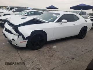 ✅ 2015 Dodge Challenger R/T • VIN: 2C3CDZAT2FH722965 • Lot: 68268703. Wystawiony na Copart z przebiegiem 133 094 mil. Bezpłatny archiwum sprzedaży aukcyjnych z USA i szczegółowy raport historii pojazdu na DreamBid. Zdjęcie 1.