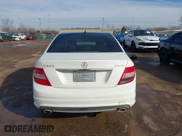 ✅ 2010 Mercedes-Benz C 300 Sport • VIN: WDDGF8BB7AF520372 • Lot: 43750409. Wystawiony na IAAI z przebiegiem 183 192 mil. Bezpłatny archiwum sprzedaży aukcyjnych z USA i szczegółowy raport historii pojazdu na DreamBid. Zdjęcie 17.