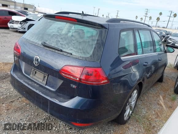 ✅ 2016 Volkswagen Golf TSI S • VIN: 3VWC17AUXGM514365 • Lot: 43017568. Listed on IAAI with 92,593 mi. Free auction sales archive from the USA and detailed vehicle history report at DreamBid. Image 4.