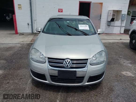 ✅ 2010 Volkswagen Jetta Limited Edition • VIN: 3VWRZ7AJ3AM166408 • Lot: 42631444. Listed on IAAI with 259,729 mi. Free auction sales archive from the USA and detailed vehicle history report at DreamBid. Image 6.