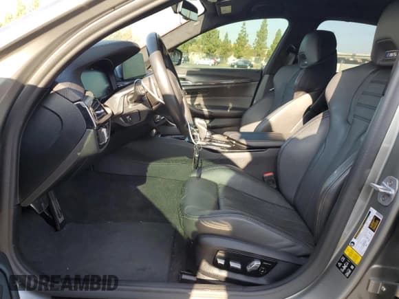 ✅ 2020 BMW M5 Competition • VIN: WBSJF0C09LCD44004 • Lot: 62983223. Wystawiony na Copart z przebiegiem 17 529 mil. Bezpłatny archiwum sprzedaży aukcyjnych z USA i szczegółowy raport historii pojazdu na DreamBid. Zdjęcie 7.