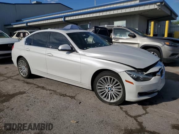 ✅ 2014 BMW 3 Series 328i xDrive • VIN: WBA3B3C51EJ983222 • Лот: 81650285. Опубликован ранее на Copart с пробегом 81 050 миль. Бесплатный доступ к архиву аукционных продаж из США и подробный отчёт об истории автомобиля на DreamBid. Изображение 4.