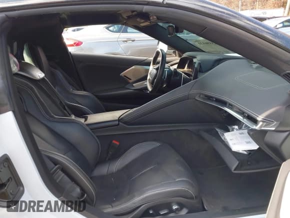 ✅ 2023 Chevrolet Corvette 2LT • VIN: 1G1YB2D46P5100292 • Lot: 43596131. Wystawiony na IAAI z przebiegiem 17 195 mil. Bezpłatny archiwum sprzedaży aukcyjnych z USA i szczegółowy raport historii pojazdu na DreamBid. Zdjęcie 5.