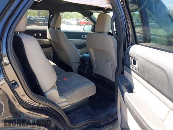 ✅ 2019 Ford Explorer • VIN: 1FM5K7B81KGA18444 • Lot: 42129221. Wystawiony na IAAI z przebiegiem 121 268 mil. Bezpłatny archiwum sprzedaży aukcyjnych z USA i szczegółowy raport historii pojazdu na DreamBid. Zdjęcie 8.