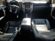 ✅ 2013 Toyota 4Runner SR5 • VIN: JTEZU5JR3D5058291 • Lot: 92316235. Wystawiony na Copart z przebiegiem 141 378 mil. Bezpłatny archiwum sprzedaży aukcyjnych z USA i szczegółowy raport historii pojazdu na DreamBid. Zdjęcie 8.