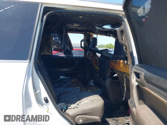 ✅ 2017 Lexus GX 460 • VIN: JTJBM7FX2H5178904 • Lot: 41969071. Listed on IAAI with Not provided. Free auction sales archive from the USA and detailed vehicle history report at DreamBid. Image 8.