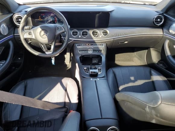 ✅ 2018 Mercedes-Benz E 400 • VIN: WDDZF6GB1JA377972 • Лот: 82543525. Опубликован ранее на Copart с пробегом 93 848 миль. Бесплатный доступ к архиву аукционных продаж из США и подробный отчёт об истории автомобиля на DreamBid. Изображение 8.