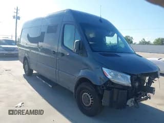 ✅ 2019 Mercedes-Benz Sprinter Cargo • VIN: WD4PF1CD4KP143485 • Lot: 43278348. Wystawiony na IAAI z przebiegiem 201 204 mil. Bezpłatny archiwum sprzedaży aukcyjnych z USA i szczegółowy raport historii pojazdu na DreamBid. Zdjęcie 1.