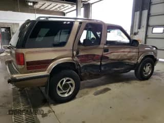 ✅ 1996 Chevrolet Blazer • VIN: 1GNDT13W4T2247343 • Lot: 54876985. Wystawiony na Copart z przebiegiem 2 230 557 mil. Bezpłatny archiwum sprzedaży aukcyjnych z USA i szczegółowy raport historii pojazdu na DreamBid. Zdjęcie 3.