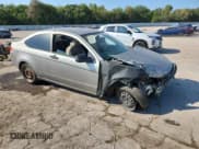 ✅ 2008 Ford Focus S • VIN: 1FAHP32N58W252141 • Lot: 84028295. Wystawiony na Copart z przebiegiem Nie podano. Bezpłatny archiwum sprzedaży aukcyjnych z USA i szczegółowy raport historii pojazdu na DreamBid. Zdjęcie 4.