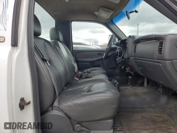 ✅ 2003 Chevrolet Silverado 2500HD Work Truck • VIN: 1GCHK24U33E337582 • Lot: 92349455. Wystawiony na Copart z przebiegiem 97 222 mil. Bezpłatny archiwum sprzedaży aukcyjnych z USA i szczegółowy raport historii pojazdu na DreamBid. Zdjęcie 10.