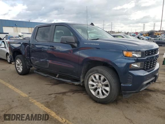 ✅ 2021 Chevrolet Silverado 1500 Custom • VIN: 3GCPYBEH1MG185453 • Lot: 78281804. Wystawiony na Copart z przebiegiem 75 380 mil. Bezpłatny archiwum sprzedaży aukcyjnych z USA i szczegółowy raport historii pojazdu na DreamBid. Zdjęcie 4.