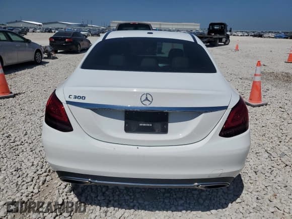 ✅ 2019 Mercedes-Benz C 300 • VIN: 55SWF8DB7KU283213 • Lot: 57432015. Wystawiony na Copart z przebiegiem 83 667 mil. Bezpłatny archiwum sprzedaży aukcyjnych z USA i szczegółowy raport historii pojazdu na DreamBid. Zdjęcie 6.