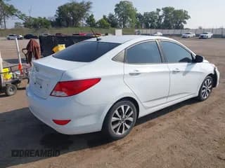 ✅ 2017 Hyundai Accent SE • VIN: KMHCT4AE9HU282743 • Lot: 43121095. Wystawiony na IAAI z przebiegiem 55 837 mil. Bezpłatny archiwum sprzedaży aukcyjnych z USA i szczegółowy raport historii pojazdu na DreamBid. Zdjęcie 4.