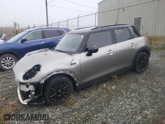 ✅ 2019 MINI Hardtop 4 Door Cooper • VIN: WMWXU1C58K2F82226 • Лот: 92996685. Опубликован ранее на Copart с пробегом 82 280 миль. Бесплатный доступ к архиву аукционных продаж из США и подробный отчёт об истории автомобиля на DreamBid. Изображение 1.