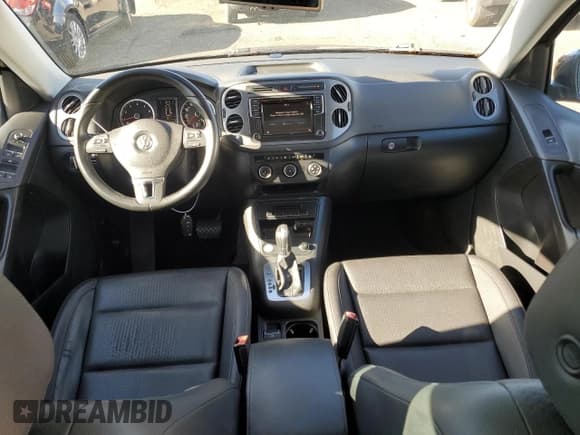 ✅ 2017 Volkswagen Tiguan Wolfsburg Edition • VIN: WVGRV7AX8HK002684 • Lot: 90586635. Wystawiony na Copart z przebiegiem 156 594 mil. Bezpłatny archiwum sprzedaży aukcyjnych z USA i szczegółowy raport historii pojazdu na DreamBid. Zdjęcie 8.