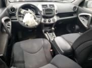 ✅ 2007 Toyota RAV4 Sport • VIN: JTMBK32V476017002 • Lot: 52203325. Wystawiony na Copart z przebiegiem Nie podano. Bezpłatny archiwum sprzedaży aukcyjnych z USA i szczegółowy raport historii pojazdu na DreamBid. Zdjęcie 8.