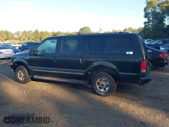 ✅ 2003 Ford Excursion Limited • VIN: 1FMSU43P93EC70666 • Lot: 43376166. Wystawiony na IAAI z przebiegiem 197 976 mil. Bezpłatny archiwum sprzedaży aukcyjnych z USA i szczegółowy raport historii pojazdu na DreamBid. Zdjęcie 14.