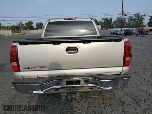 ✅ 2006 Chevrolet Silverado 1500 LT1 • VIN: 2GCEC13T261173590 • Лот: 76628864. Опубликован ранее на Copart с пробегом 219 960 миль. Бесплатный доступ к архиву аукционных продаж из США и подробный отчёт об истории автомобиля на DreamBid. Изображение 6.