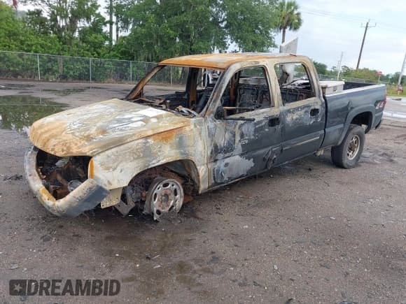 ✅ 2006 Chevrolet Silverado 2500HD LT3 • VIN: 1GCHK23D76F243379 • Лот: 42607702. Опубликован ранее на IAAI с пробегом Не указан. Бесплатный доступ к архиву аукционных продаж из США и подробный отчёт об истории автомобиля на DreamBid. Изображение 2.