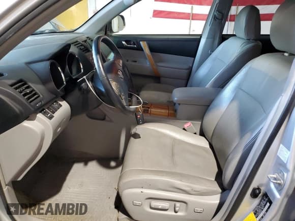 ✅ 2008 Toyota Highlander Limited • VIN: JTEEW44A182000275 • Лот: 86664195. Опубликован ранее на Copart с пробегом 209 279 миль. Бесплатный доступ к архиву аукционных продаж из США и подробный отчёт об истории автомобиля на DreamBid. Изображение 7.