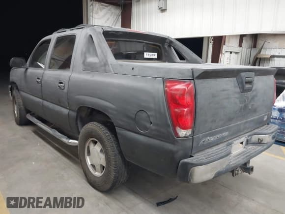 ✅ 2005 Chevrolet Avalanche LS • VIN: 3GNEC12Z95G156367 • Lot: 43211166. Listed on IAAI with 175,569 mi. Free auction sales archive from the USA and detailed vehicle history report at DreamBid. Image 3.