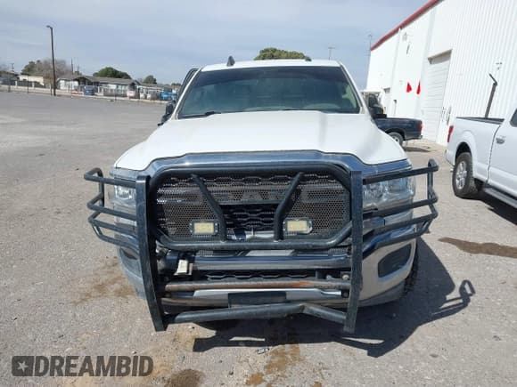 ✅ 2019 Ram 2500 Tradesman • VIN: 3C6UR5HJXKG604162 • Lot: 41588679. Wystawiony na IAAI z przebiegiem 171 803 mil. Bezpłatny archiwum sprzedaży aukcyjnych z USA i szczegółowy raport historii pojazdu na DreamBid. Zdjęcie 11.