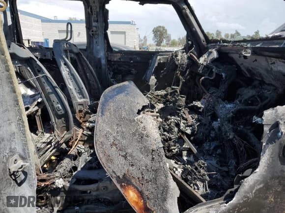 ✅ 2021 Jeep Wrangler Unlimited Rubicon • VIN: 1C4JJXFM9MW774562 • Lot: 70323125. Wystawiony na Copart z przebiegiem Nie podano. Bezpłatny archiwum sprzedaży aukcyjnych z USA i szczegółowy raport historii pojazdu na DreamBid. Zdjęcie 7.